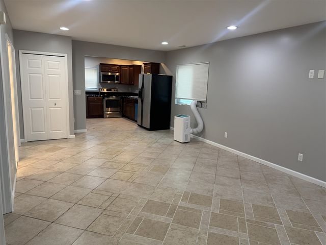 28581 Brentwood Street, Southfield, MI 48076