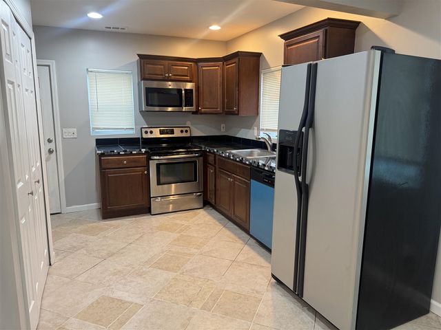 28581 Brentwood Street, Southfield, MI 48076