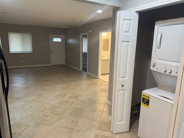 28581 Brentwood Street, Southfield, MI 48076