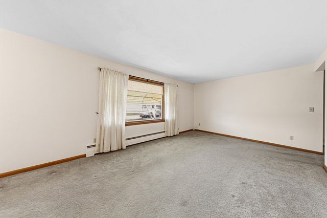 107 21st Avenue NW, Faribault, MN 55021