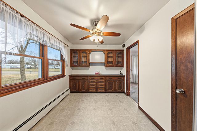 107 21st Avenue NW, Faribault, MN 55021