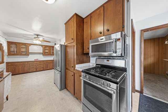 107 21st Avenue NW, Faribault, MN 55021