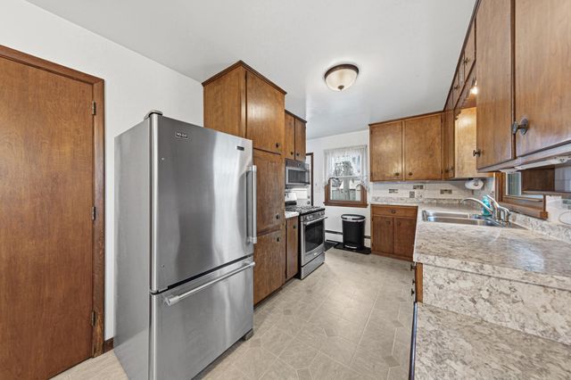 107 21st Avenue NW, Faribault, MN 55021