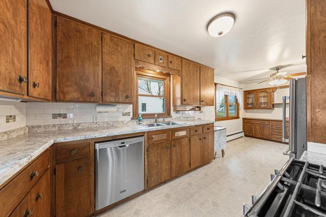 107 21st Avenue NW, Faribault, MN 55021
