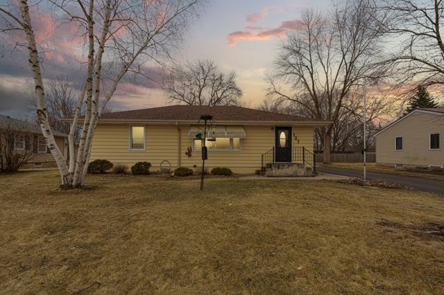 107 21st Avenue NW, Faribault, MN 55021