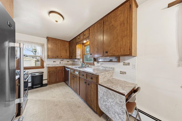 107 21st Avenue NW, Faribault, MN 55021