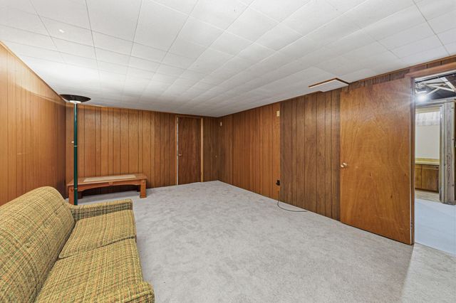 107 21st Avenue NW, Faribault, MN 55021