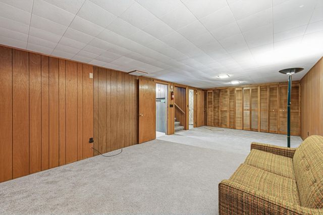 107 21st Avenue NW, Faribault, MN 55021