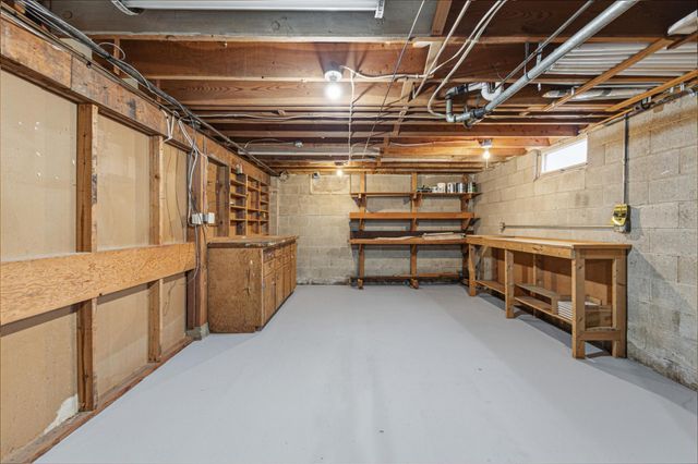 107 21st Avenue NW, Faribault, MN 55021