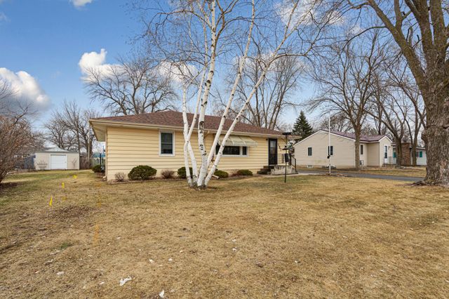 107 21st Avenue NW, Faribault, MN 55021