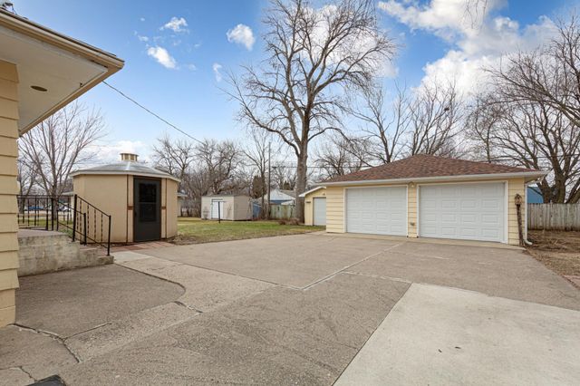 107 21st Avenue NW, Faribault, MN 55021