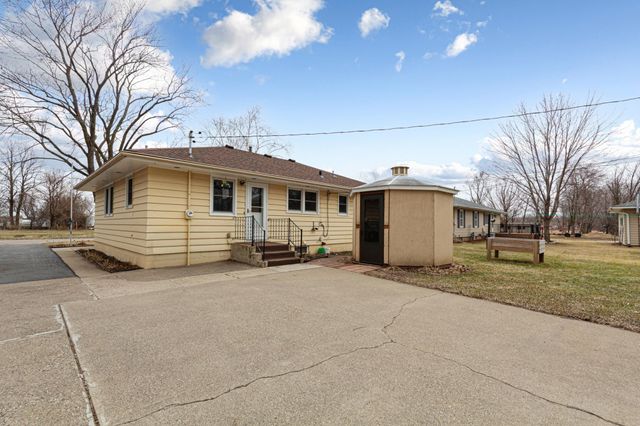 107 21st Avenue NW, Faribault, MN 55021