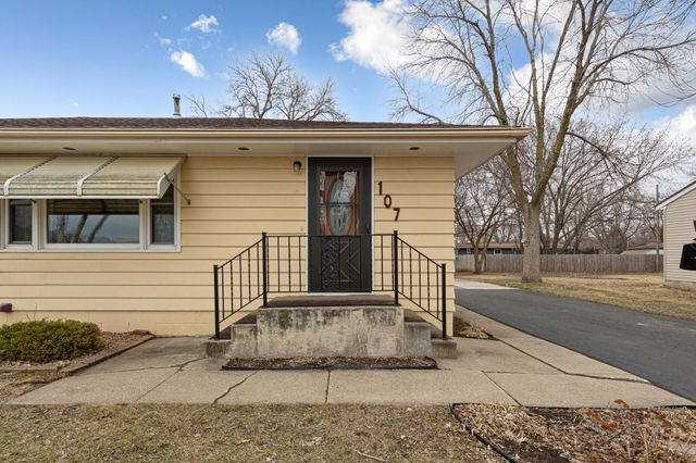 107 21st Avenue NW, Faribault, MN 55021