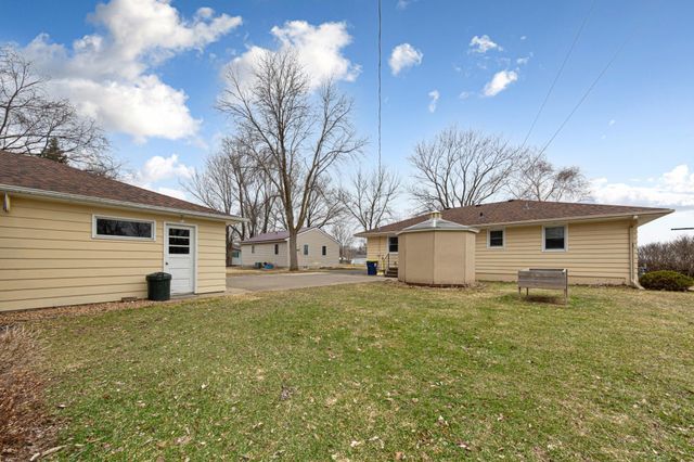 107 21st Avenue NW, Faribault, MN 55021