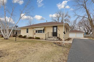107 21st Avenue NW, Faribault, MN 55021