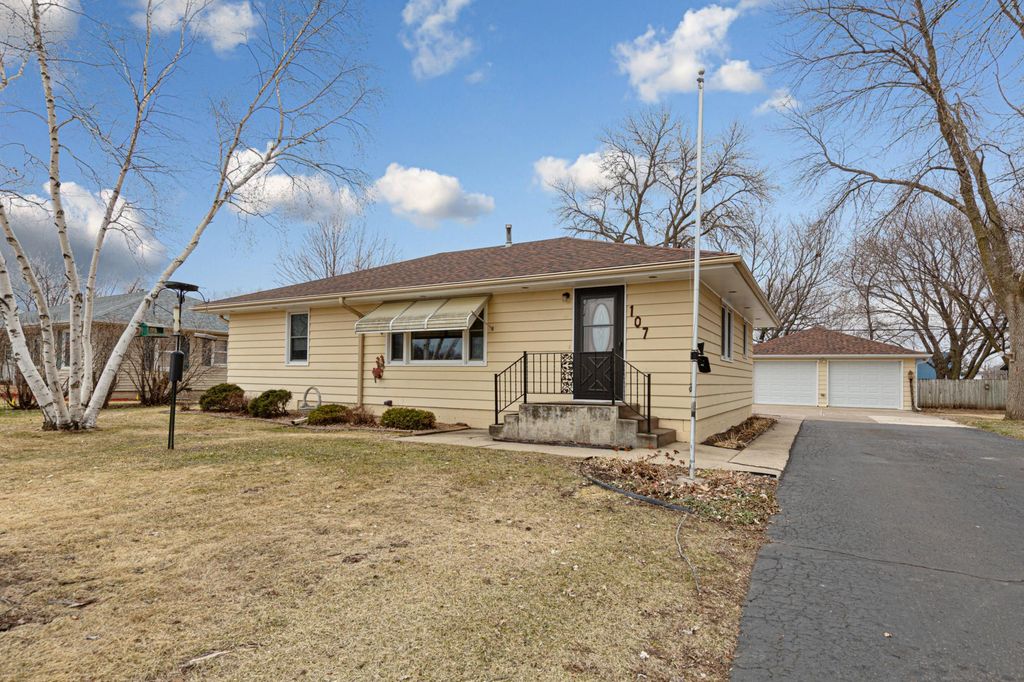 107 21st Avenue NW, Faribault, MN 55021