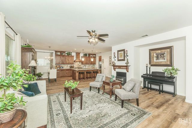 3046 Indianapolis Avenue, Clovis, CA 93619