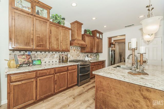 3046 Indianapolis Avenue, Clovis, CA 93619