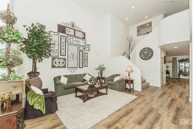 3046 Indianapolis Avenue, Clovis, CA 93619