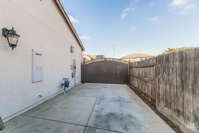 3046 Indianapolis Avenue, Clovis, CA 93619