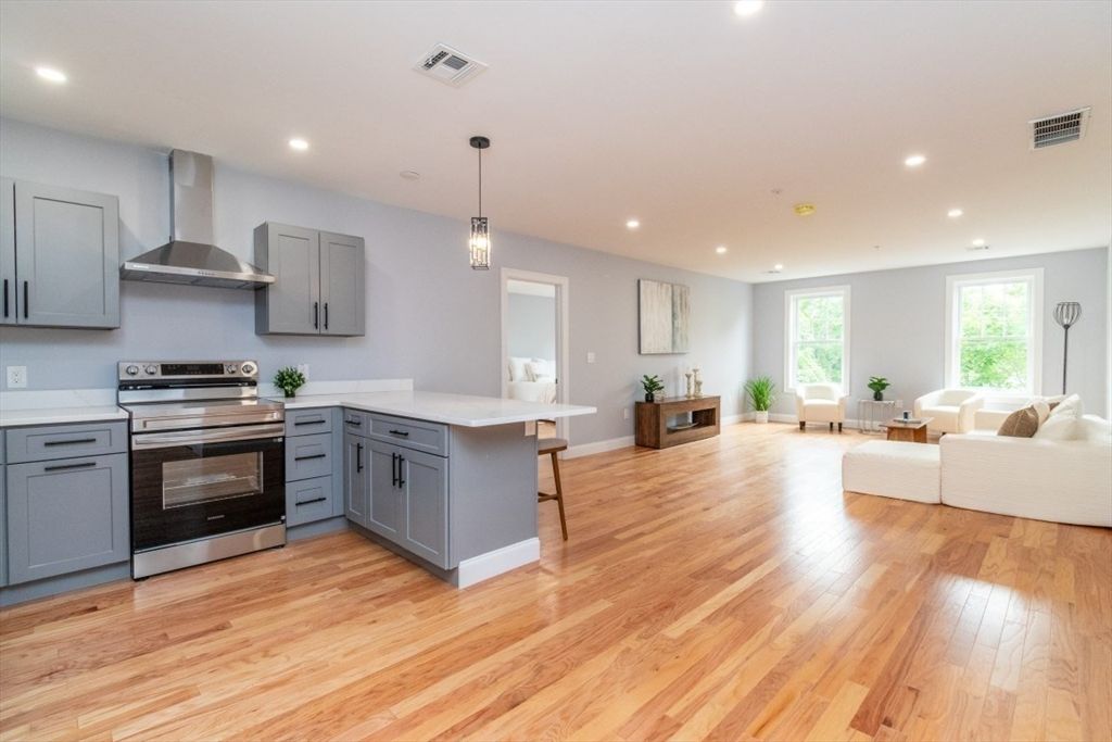 585 Washington Street 307, Quincy, MA 02169