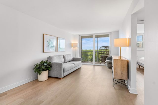 689 NE 6th Court 4050, Boynton Beach, FL 33435
