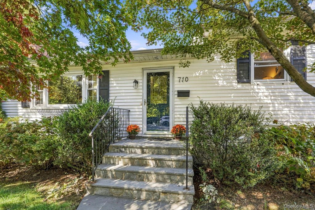 710 Forest Avenue, Larchmont, NY 10538 — photo 2