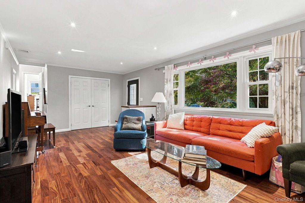 710 Forest Avenue, Larchmont, NY 10538 — photo 5