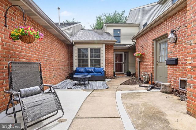 104 CAMBRIDGE DR, Hershey, PA 17033