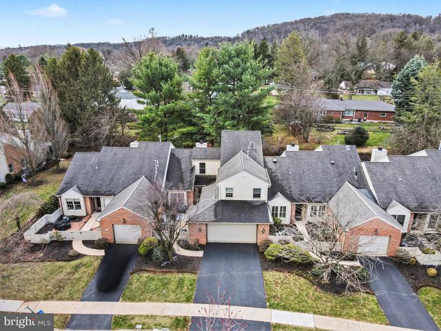 104 CAMBRIDGE DR, Hershey, PA 17033