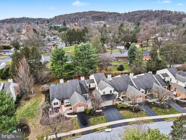 104 CAMBRIDGE DR, Hershey, PA 17033