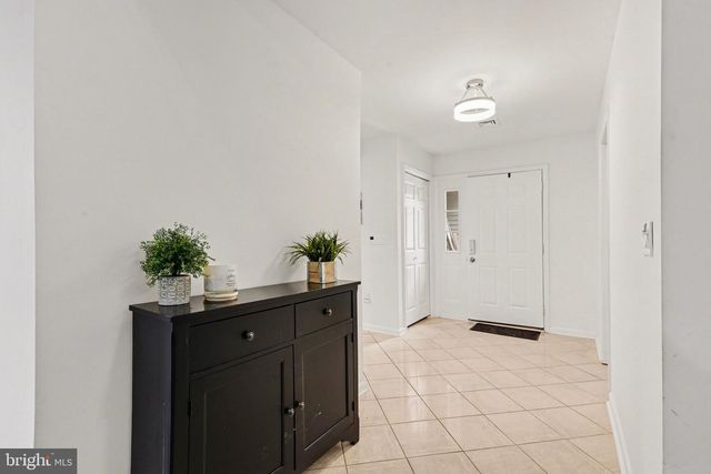 104 CAMBRIDGE DR, Hershey, PA 17033