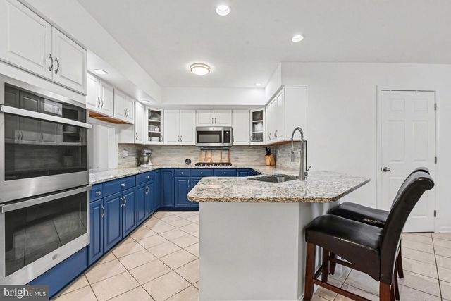 104 CAMBRIDGE DR, Hershey, PA 17033