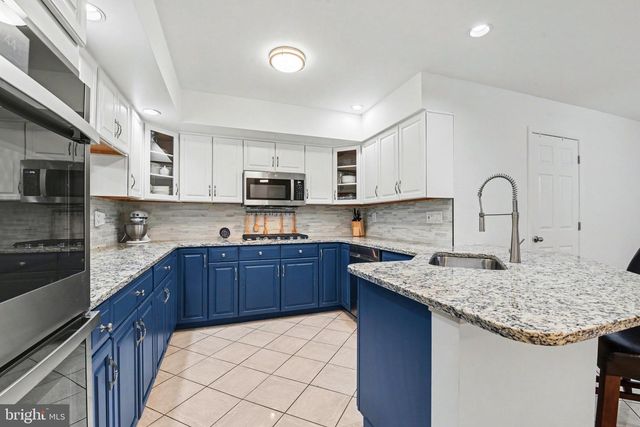 104 CAMBRIDGE DR, Hershey, PA 17033
