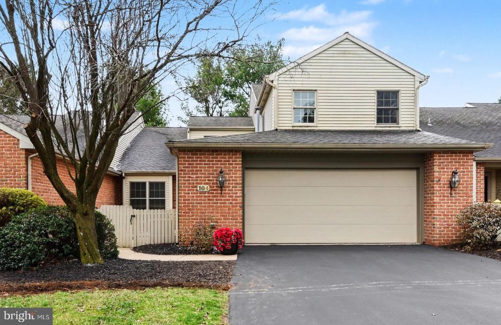 104 CAMBRIDGE DR, Hershey, PA 17033