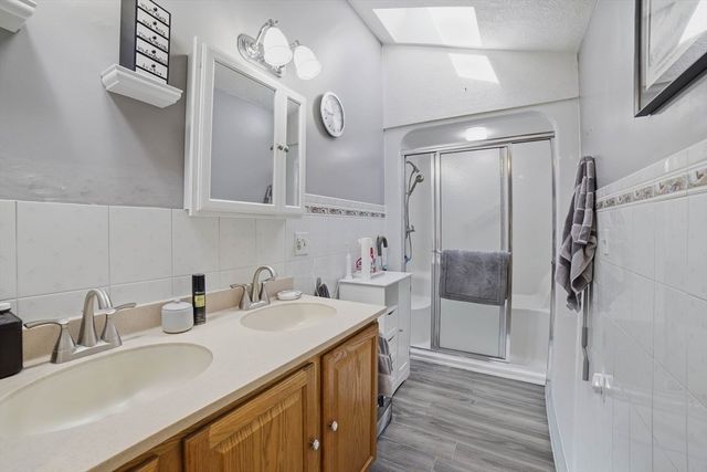 11 Olympia 1, Shrewsbury, MA 01545