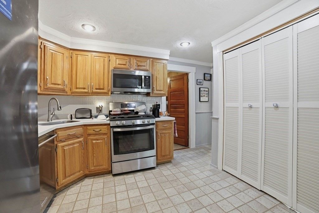 11 Olympia 1, Shrewsbury, MA 01545