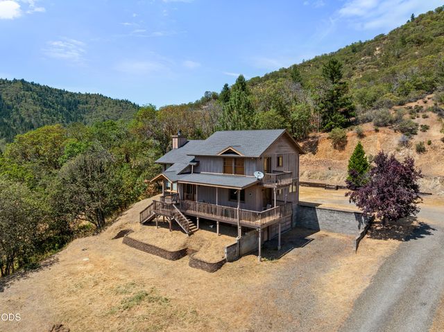 919 Scott Drive, Grants Pass, OR 97527