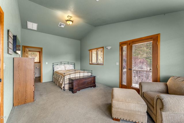919 Scott Drive, Grants Pass, OR 97527