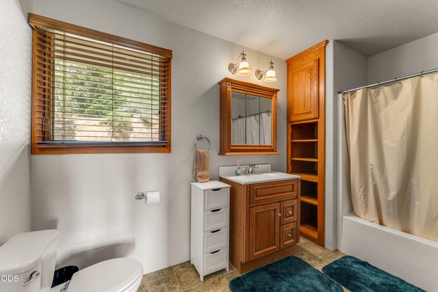 919 Scott Drive, Grants Pass, OR 97527
