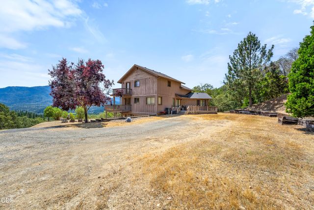 919 Scott Drive, Grants Pass, OR 97527