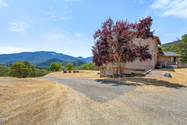 919 Scott Drive, Grants Pass, OR 97527