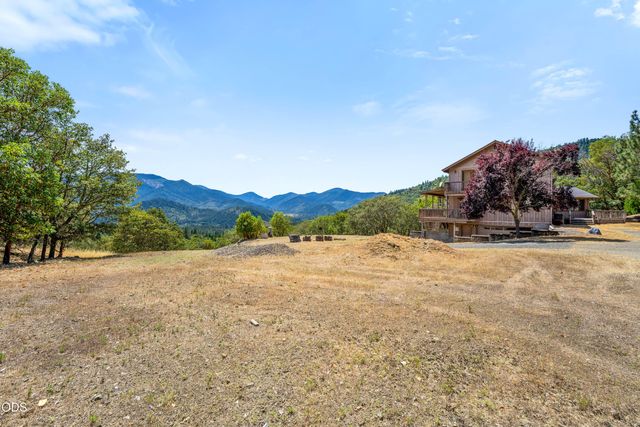 919 Scott Drive, Grants Pass, OR 97527