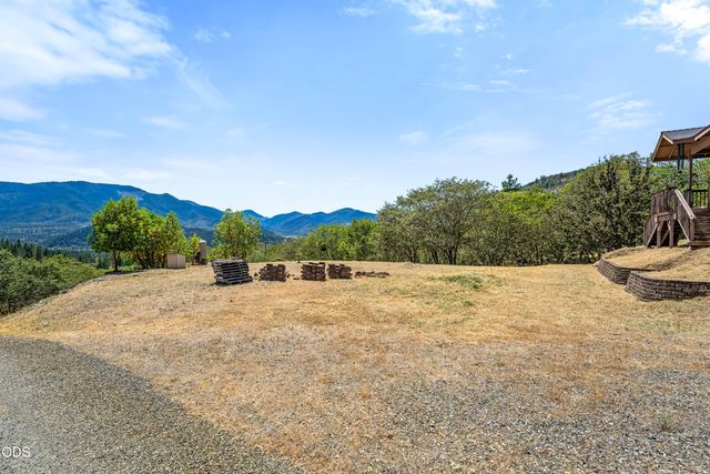 919 Scott Drive, Grants Pass, OR 97527