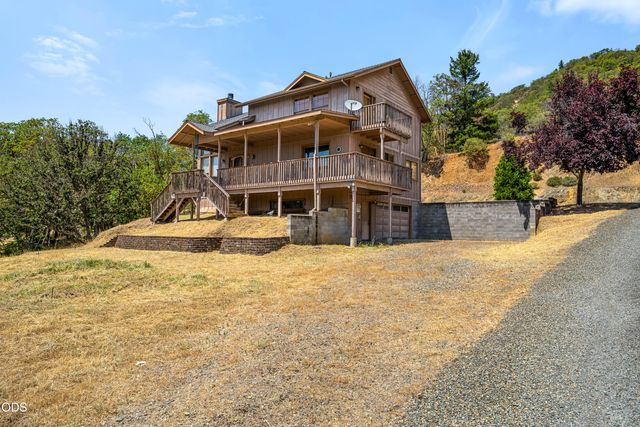 919 Scott Drive, Grants Pass, OR 97527