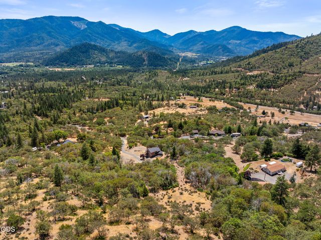 919 Scott Drive, Grants Pass, OR 97527