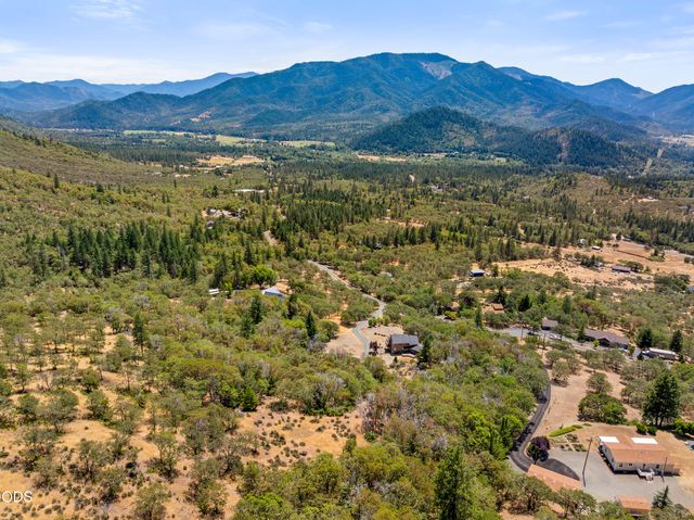 919 Scott Drive, Grants Pass, OR 97527