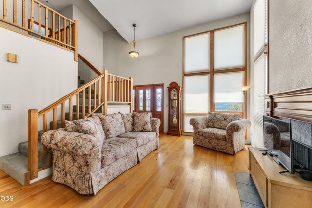919 Scott Drive, Grants Pass, OR 97527