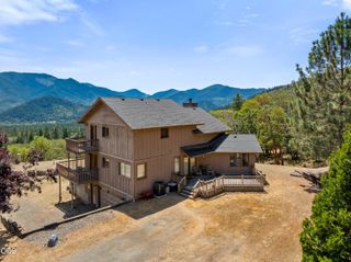 919 Scott Drive, Grants Pass, OR 97527