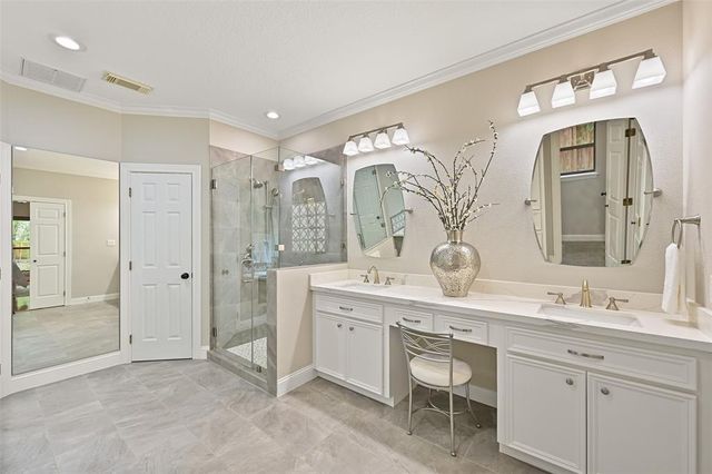 206 Stanley Court, Friendswood, TX 77546